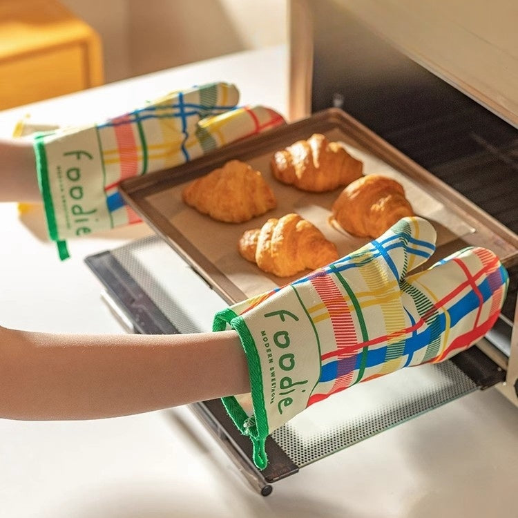 colorful heat-resistant gloves