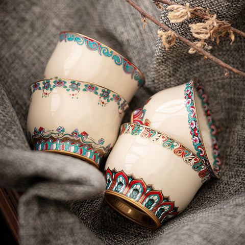 Elegant Handcrafted Teacup with Traditional Chinese Pattern – 100ml Ceramic Cup with Gold Detailing Elegant Handcrafted Teacup with Traditional Chinese Pattern – 100ml Ceramic Cup with Gold Detailing