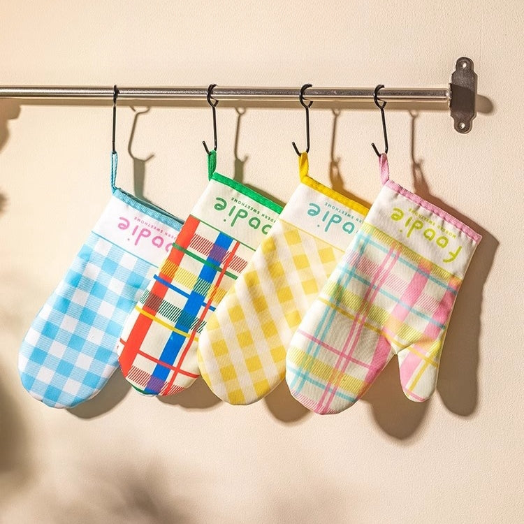 kitchen gloves with hanging loop