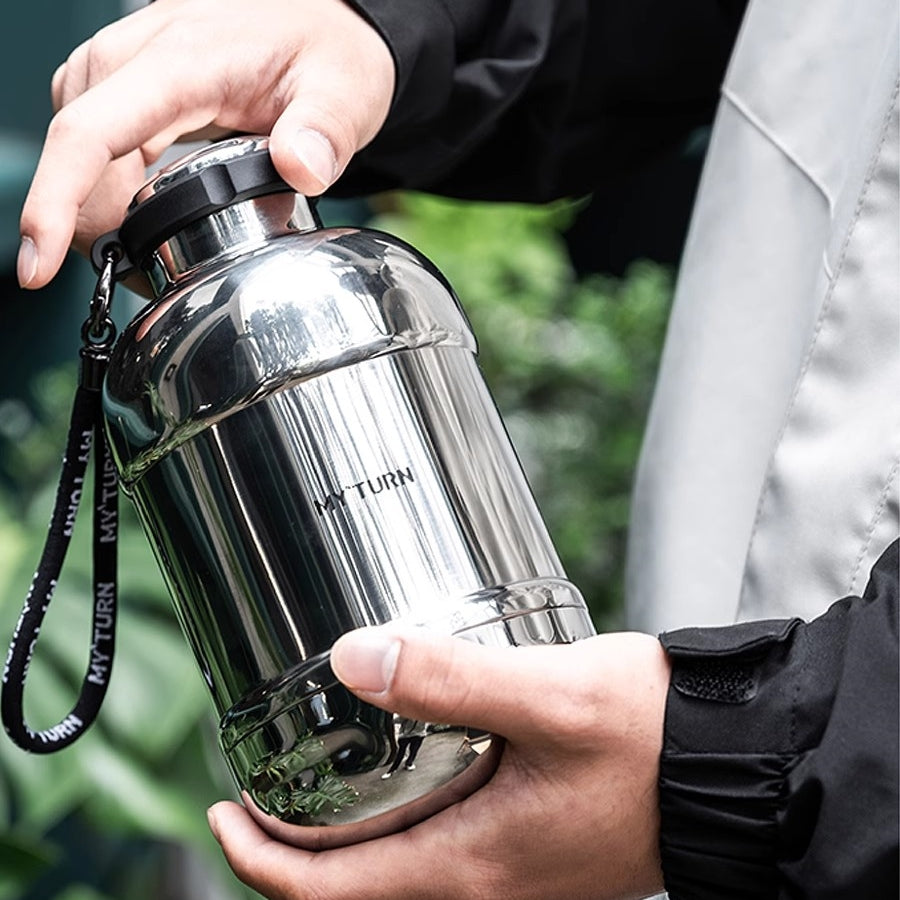 MYTURN N1 Outdoor Water Bottle with matte texture and alloy handle