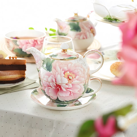 Hand-painted gold detailing on premium bone china