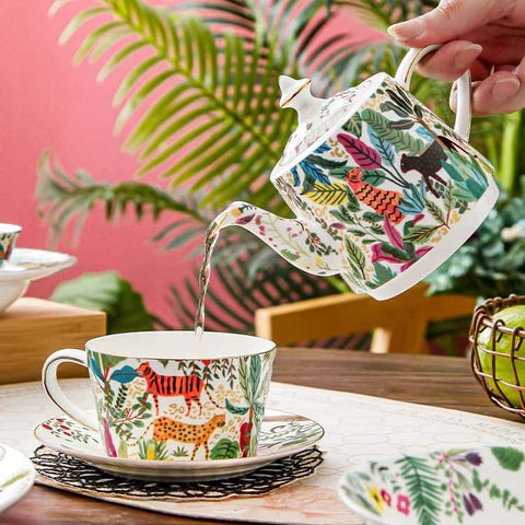 Luxury Bone China Cup and Saucer Set, Feather-Design Lid