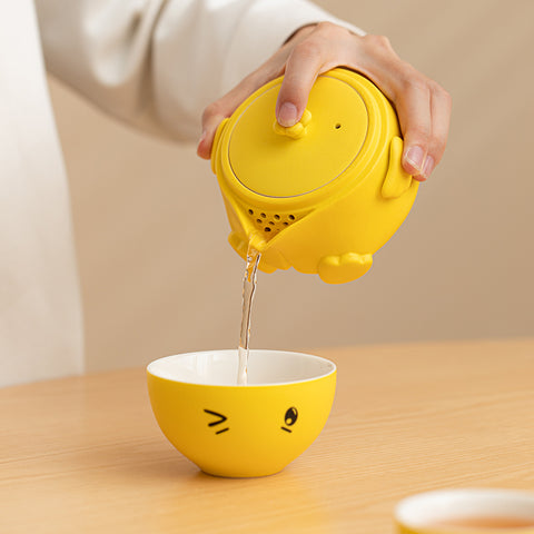 JIA YOU YA ceramic travel tea set with rotating duck lid and portable storage bag.